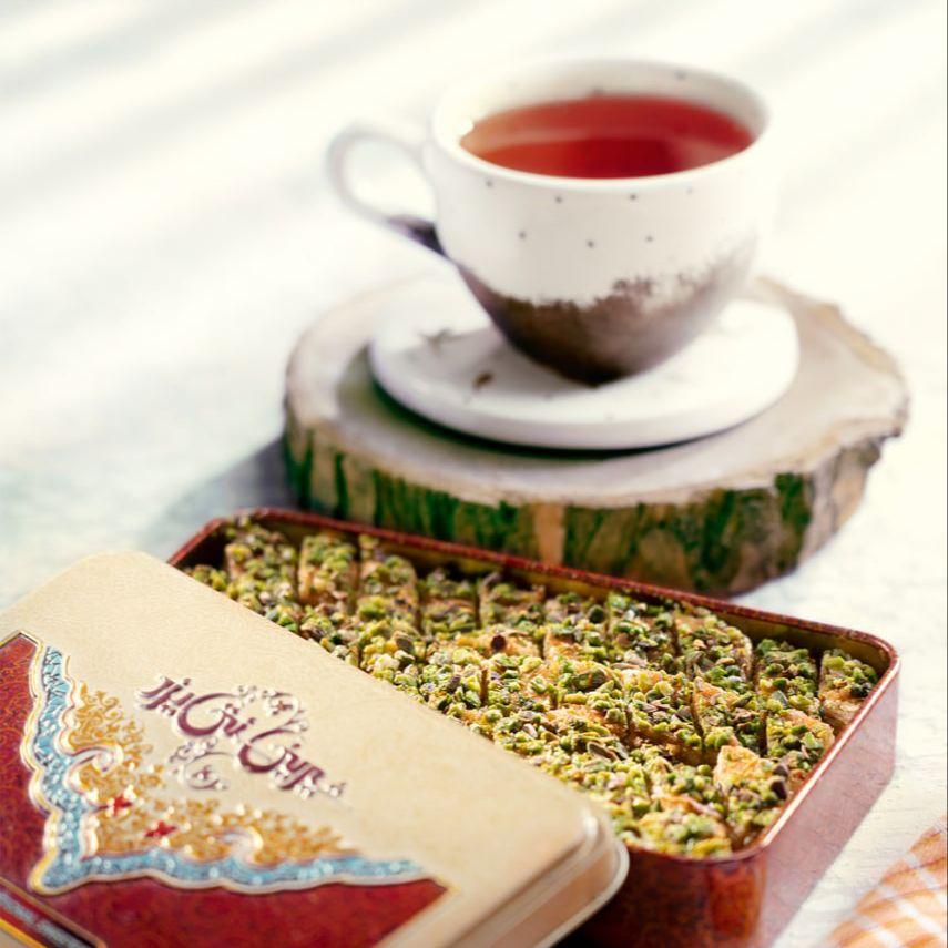 عکاسی تبلیغاتی از محصولات شیرینی سنتی یزد